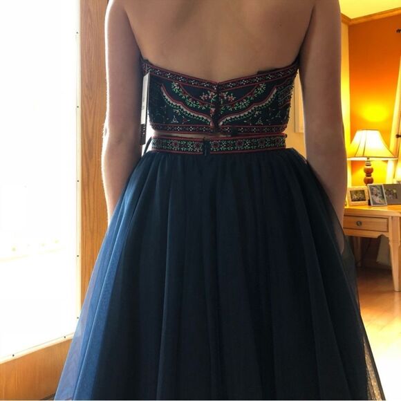 Sherri Hill Gown size 6 - Picture 2 of 15